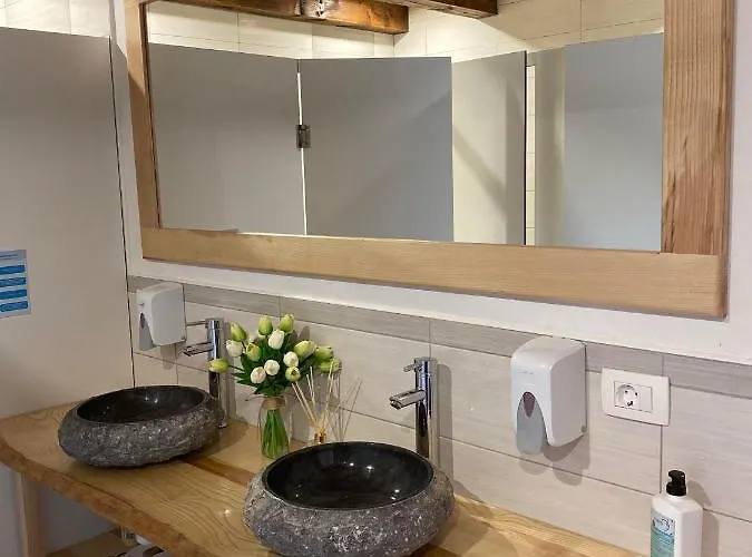 Glamping Gozdna Jasa 럭셔리텐트 보베츠