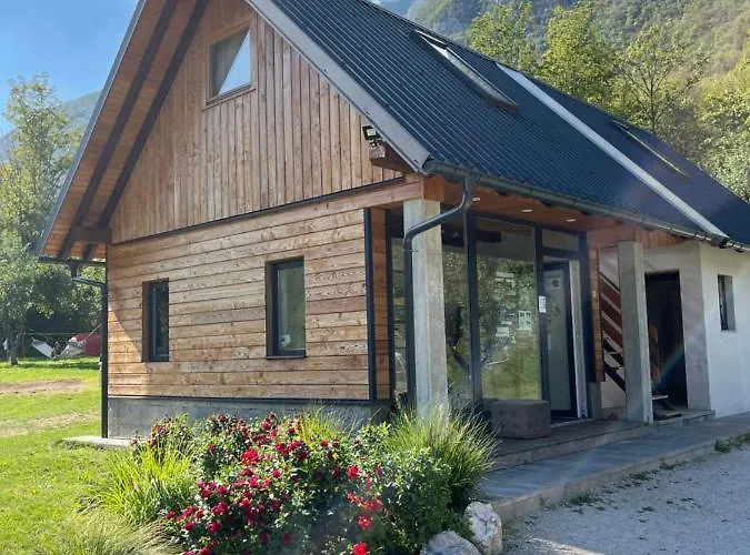 Glamping Gozdna Jasa 럭셔리텐트 보베츠