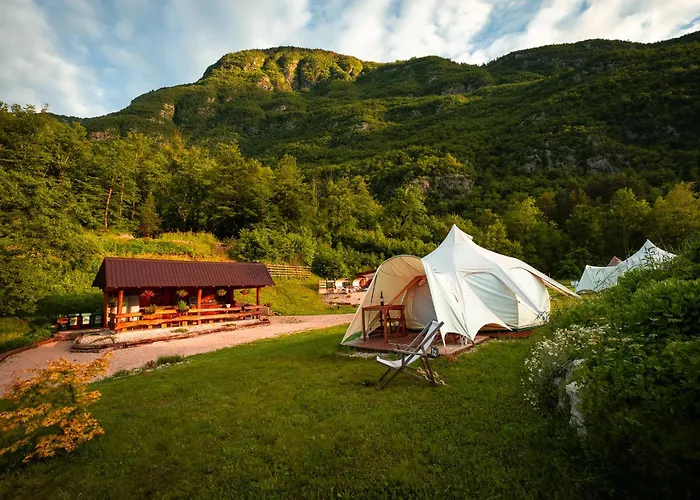 Glamping Gozdna Jasa 보베츠