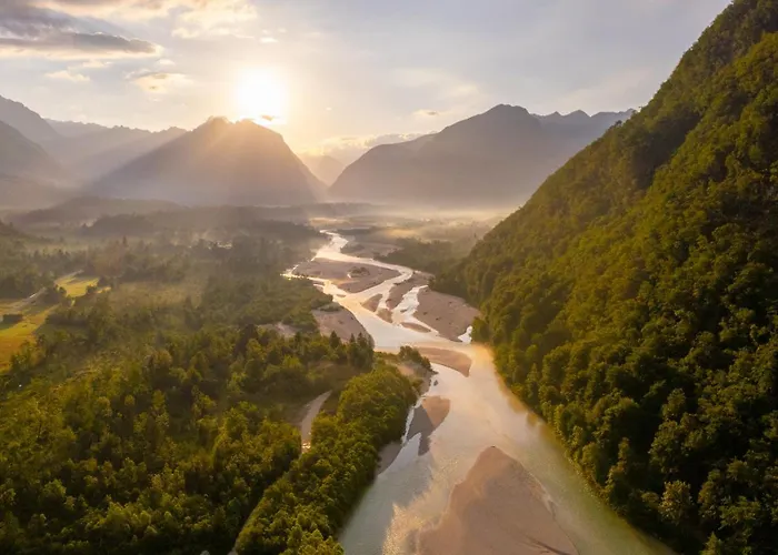 Glamping Gozdna Jasa * 보베츠