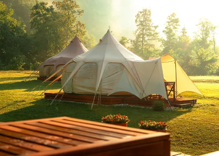 Glamping Gozdna Jasa 럭셔리텐트 보베츠